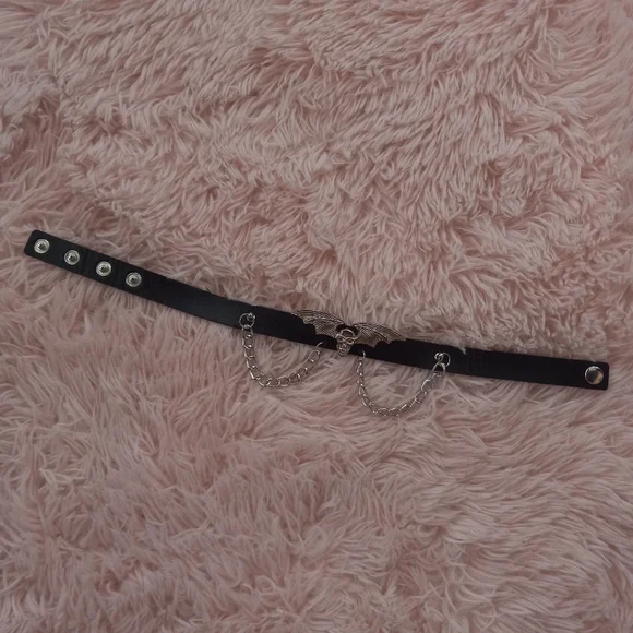 Avenge Sevenfold! Gothic choker with chains and winged skull! NWOT! - Picture 4 of 4